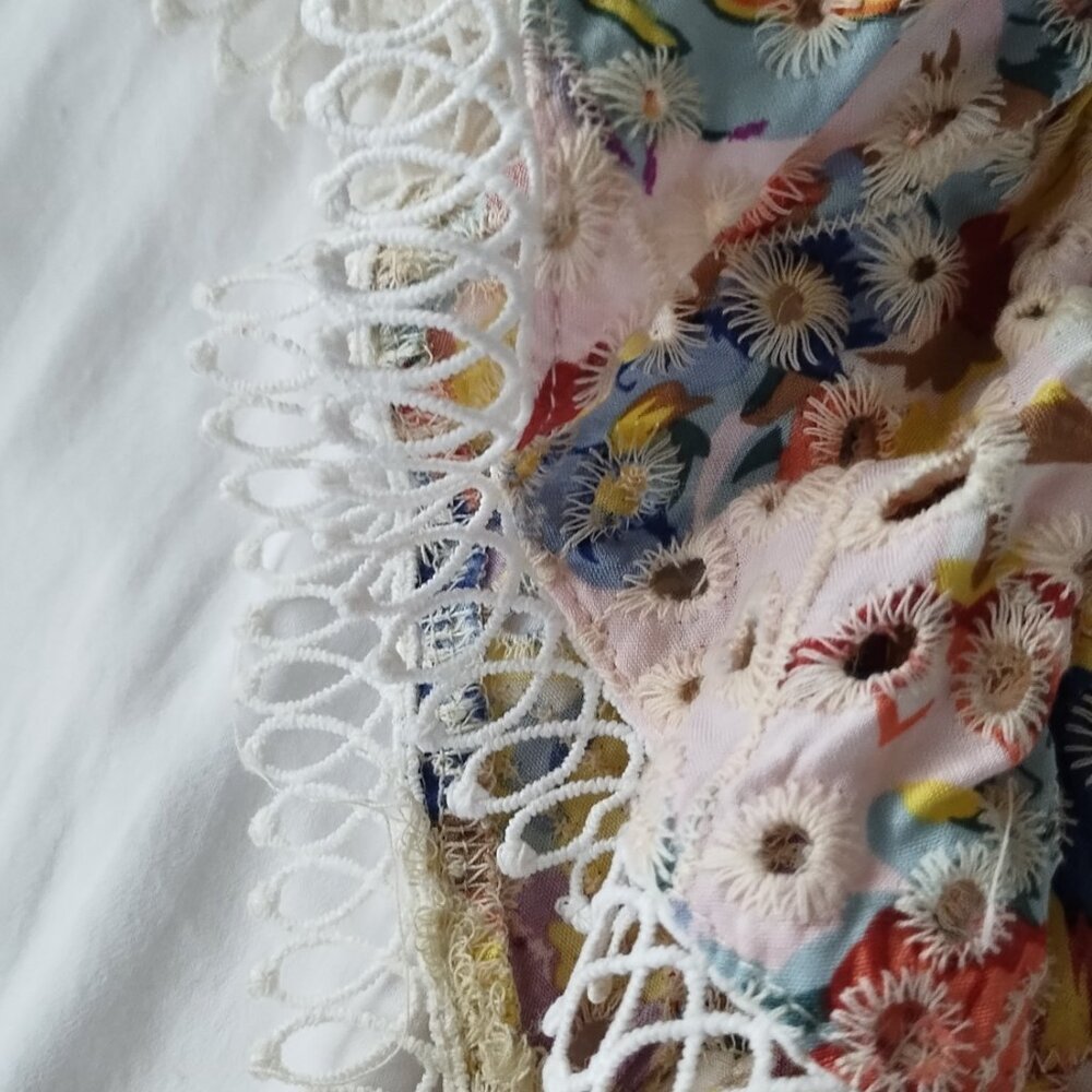 Embroidered Floral En Saison Top - Picture 2 of 5